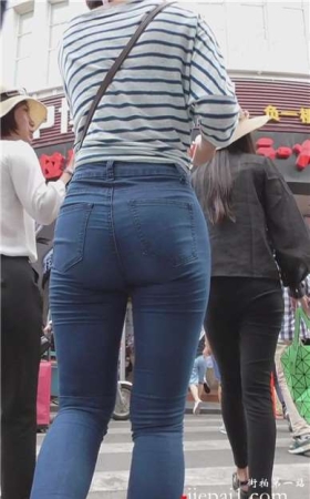 街拍极品紧身蓝牛丰臀美女 [835 MB]
