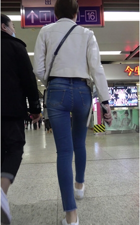 短发牛仔紧身裤