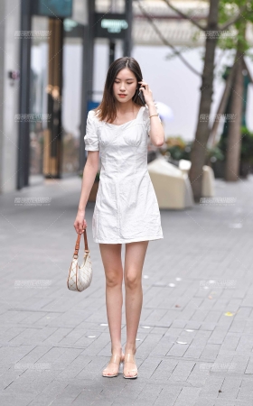 活泼的白裙小姐姐 [18P]