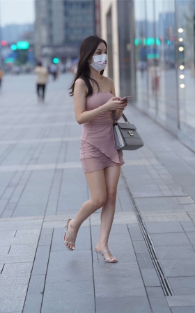 减龄粉色连衣裙