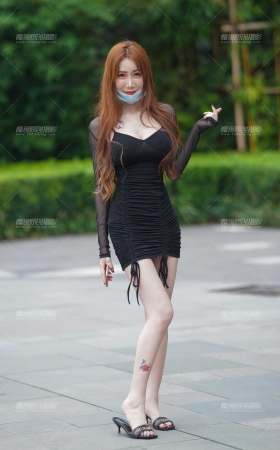 很亲和的白皙美眉 [33P]