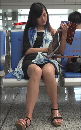 看书的妹子