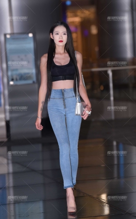 大长美腿高跟紧牛小姐姐 [24P]