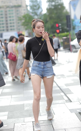 凯恩街拍作品 - 热裤美背