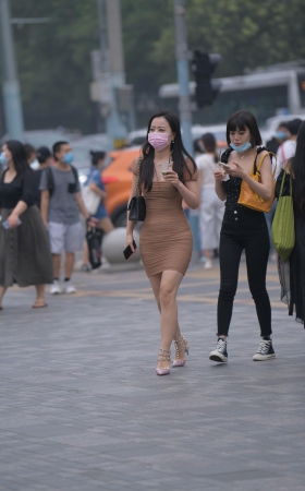 包臀紧身裙美女