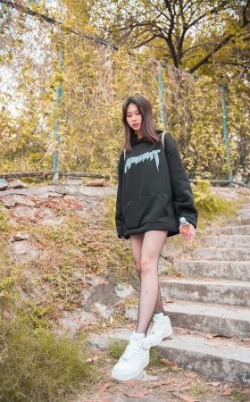 小透明DK街拍作品 好奇心重的网袜少女