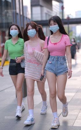 紧牛热裤小妹 [21P]