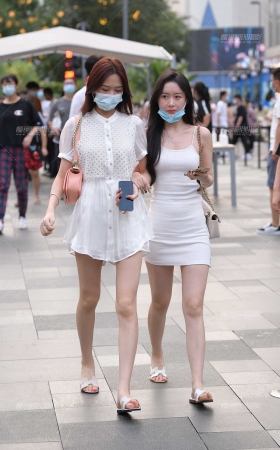 白皙美腿俩闺蜜 [21P]