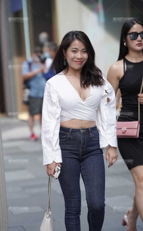 举手投足间赋予特别的吸引力 [24P]