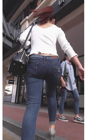牛仔紧身裤妹子