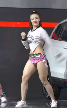 热舞性感粉内内美女