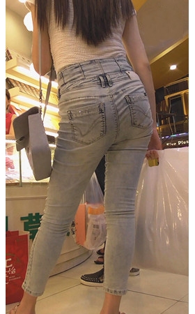 白衣高腰牛仔裤美女