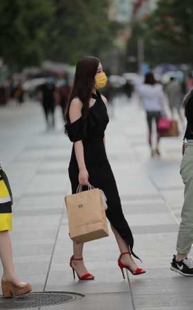 黑色长裙美女