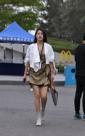 土豪金短裙