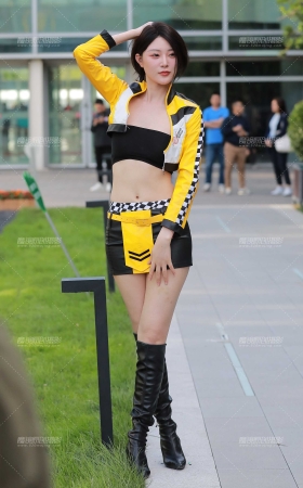 黑皮包臀裙美女 [22P]