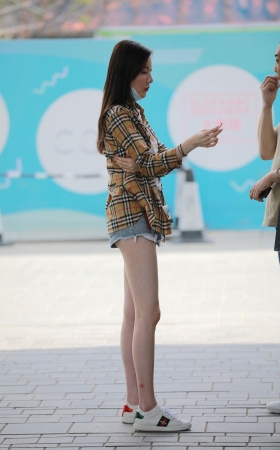 热裤长腿女友