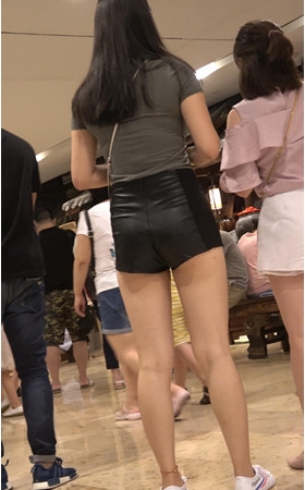 小皮裤丰腴美女
