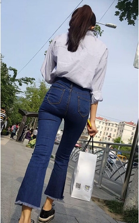牛仔紧身丰腴美女