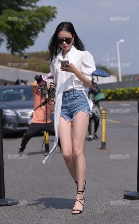 热裤小姐姐，这双美腿太迷人了~ [24P]