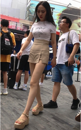 高腰裙裤妹子