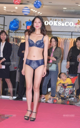 这个模特身材真好 [25P]