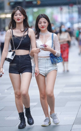 热裤闺蜜 [13P]