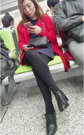 红衣黑丝妹子