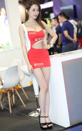 长腿包臀裙美模