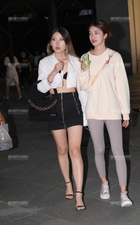 小背心美腿闺蜜 [15P]