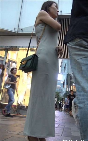 4k超清，街拍气质长裙丁内极品身材美女姐姐[2.29 GB]