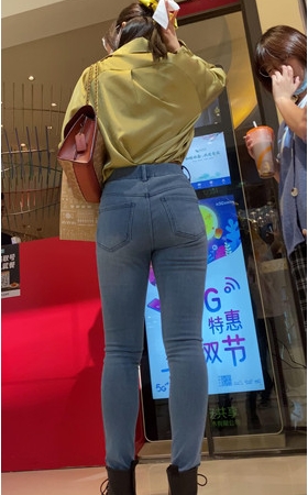 紧牛美眉