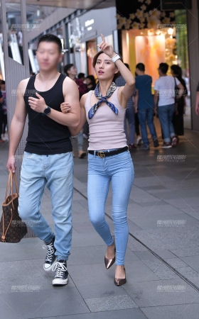 短发紧牛小姐姐 [17P]