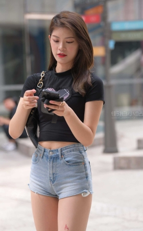 [一始专区] 热裤美腿美女<font color=red> [10P]</font>