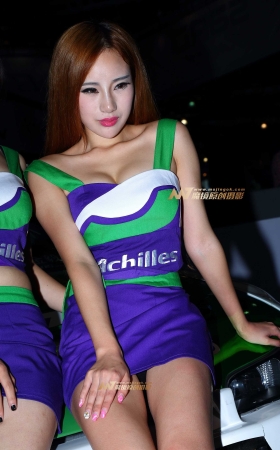 美艳的车模 [12P]