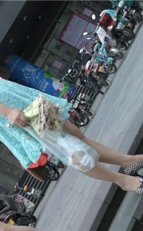 4K - 街拍格子鱼嘴高跟鞋风韵美妇