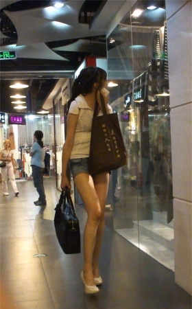 超长美腿高跟，牛仔短裤美女