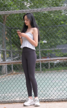 [一始专区] 黑色瑜伽裤美女 【图片➕视频】<font color=red> [10P]</font>