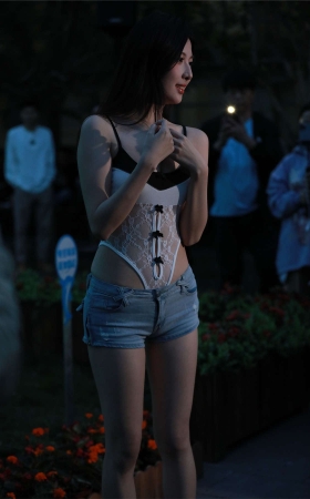甜美牛仔短裤