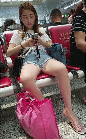 白嫩美腿小妹