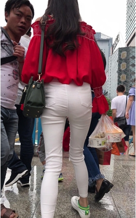 白裤红衣妹子