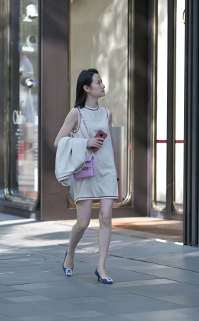 高跟美腿美女
