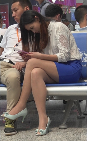 肉丝美腿小姐姐