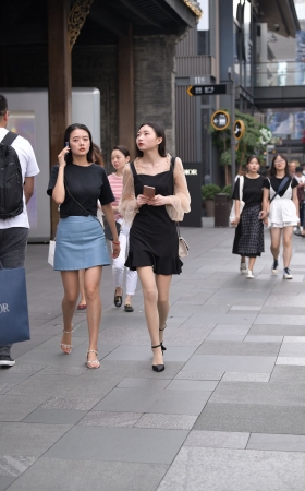 纤细美腿肉丝高跟小姐姐