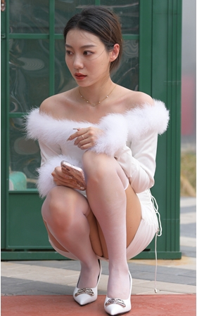 白裙美女【套图+视频】