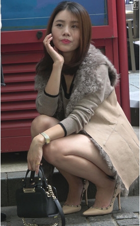漂亮的白嫩美腿气质美女二