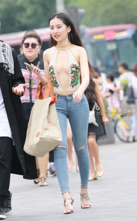 紧牛美女 [10P]