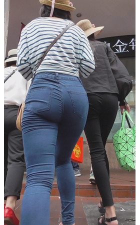 超紧牛仔大苹果美女