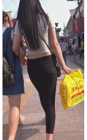 黑色紧身裤气质美女