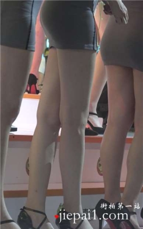 舞台上密密麻麻的美腿高跟鞋翘臀showgirl