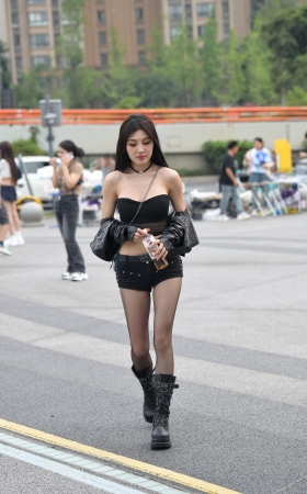 性感热裤黑丝女孩